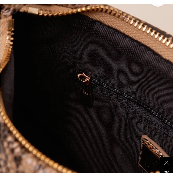 Urban expressions vegan Laisha Brown snake
Print knitted shoulder bag NWT - Picture 4 of 15